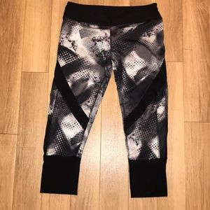 SoLD RBX crop workout leggings with mesh